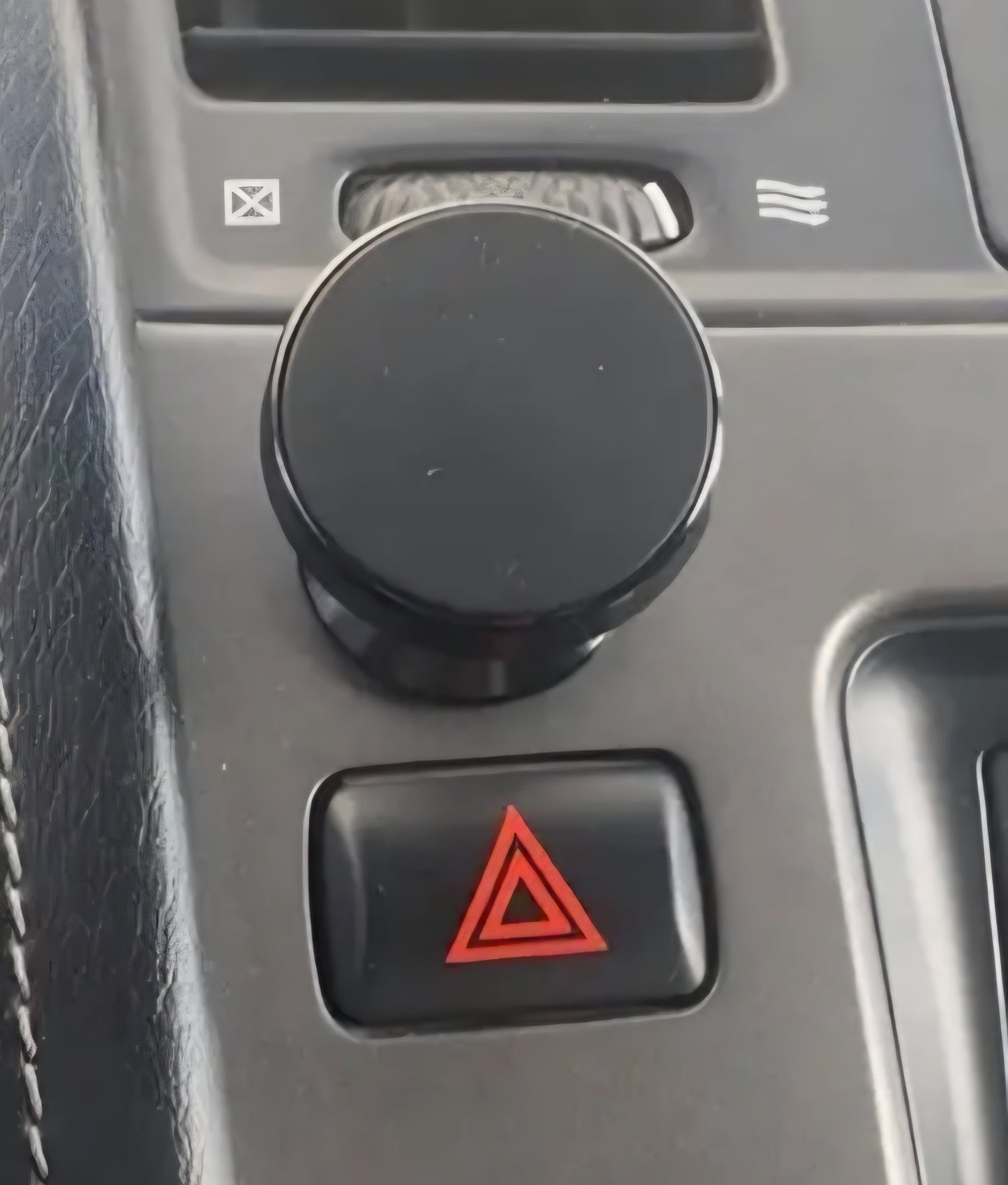VoltSA Magnetic Car Phone Holder™