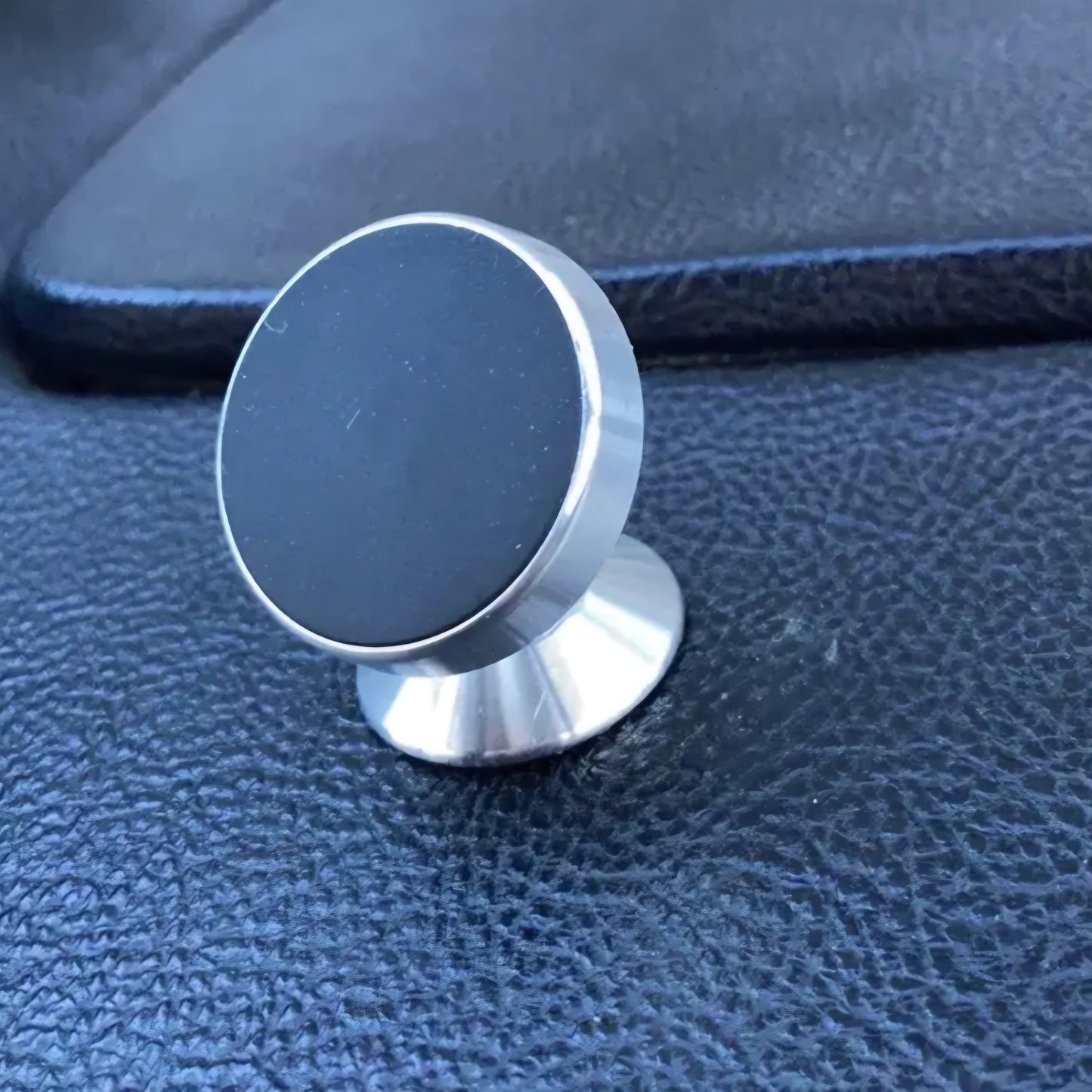 VoltSA Magnetic Car Phone Holder™