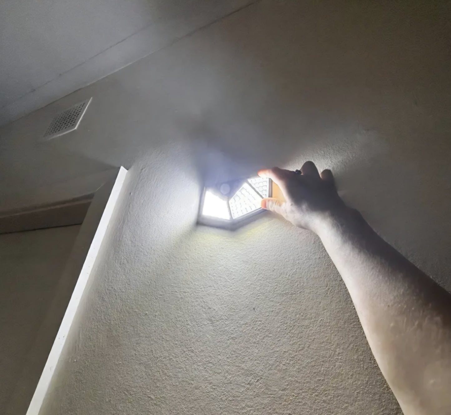 VoltSA ☀️ Solar Sensor Wall Light™